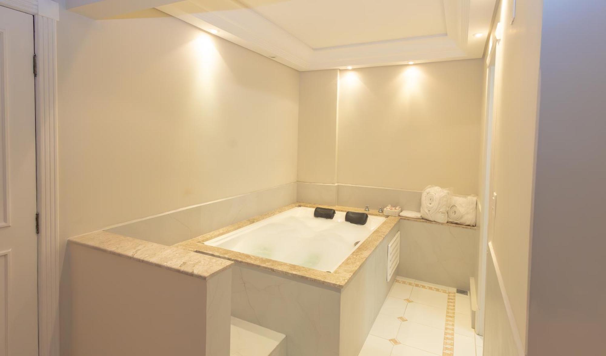 Lizon Hotel